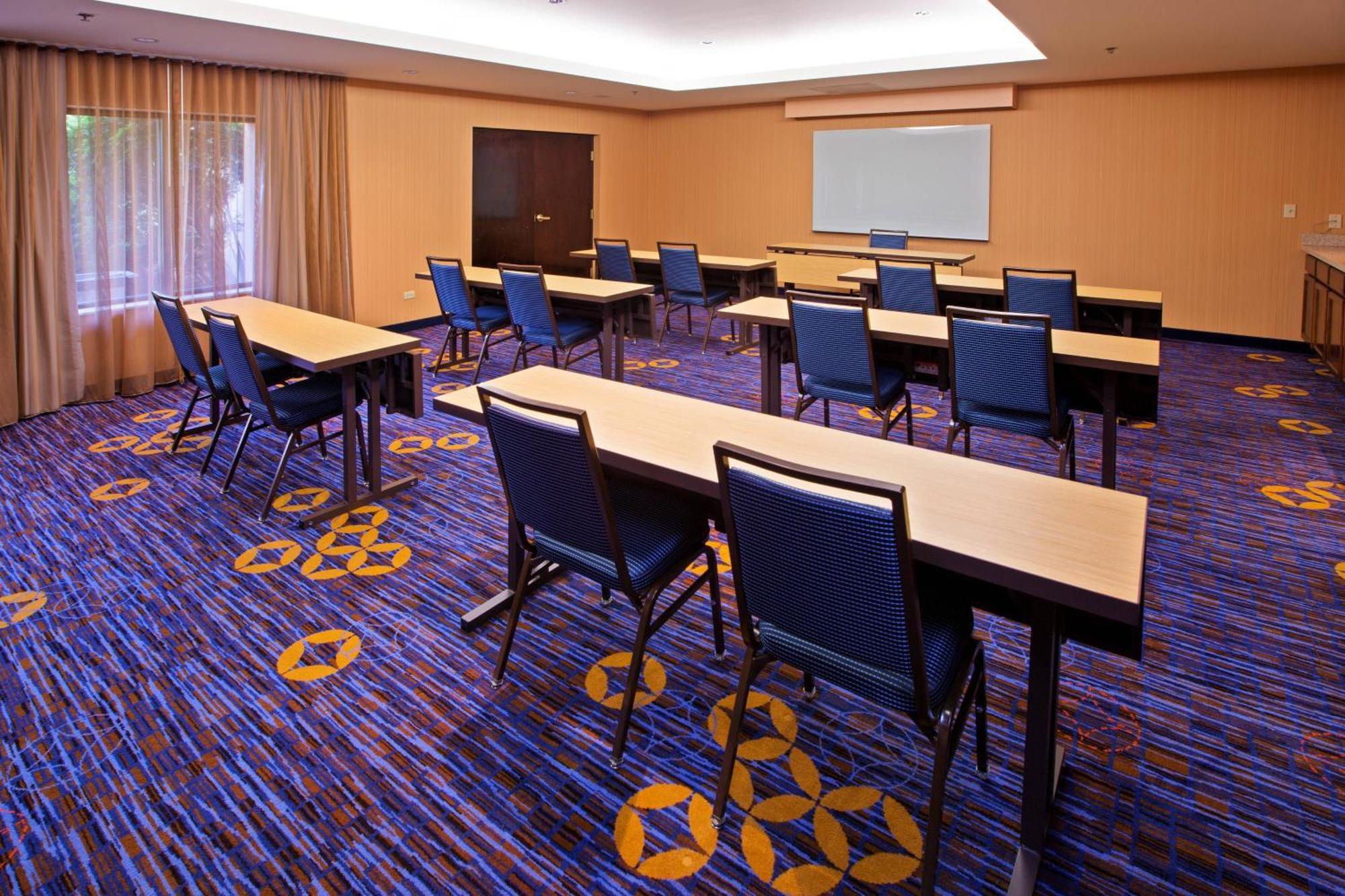 Courtyard Chicago Midway Airport Hotel Bedford Park Екстериор снимка
