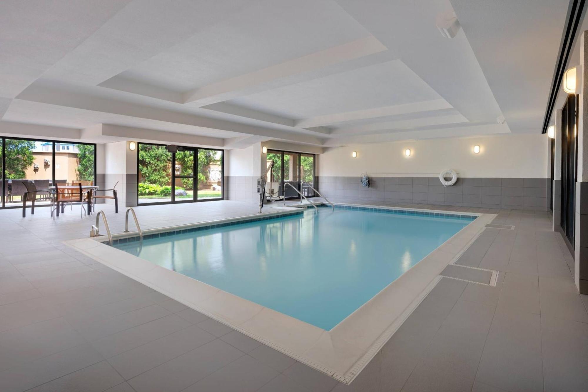 Courtyard Chicago Midway Airport Hotel Bedford Park Екстериор снимка