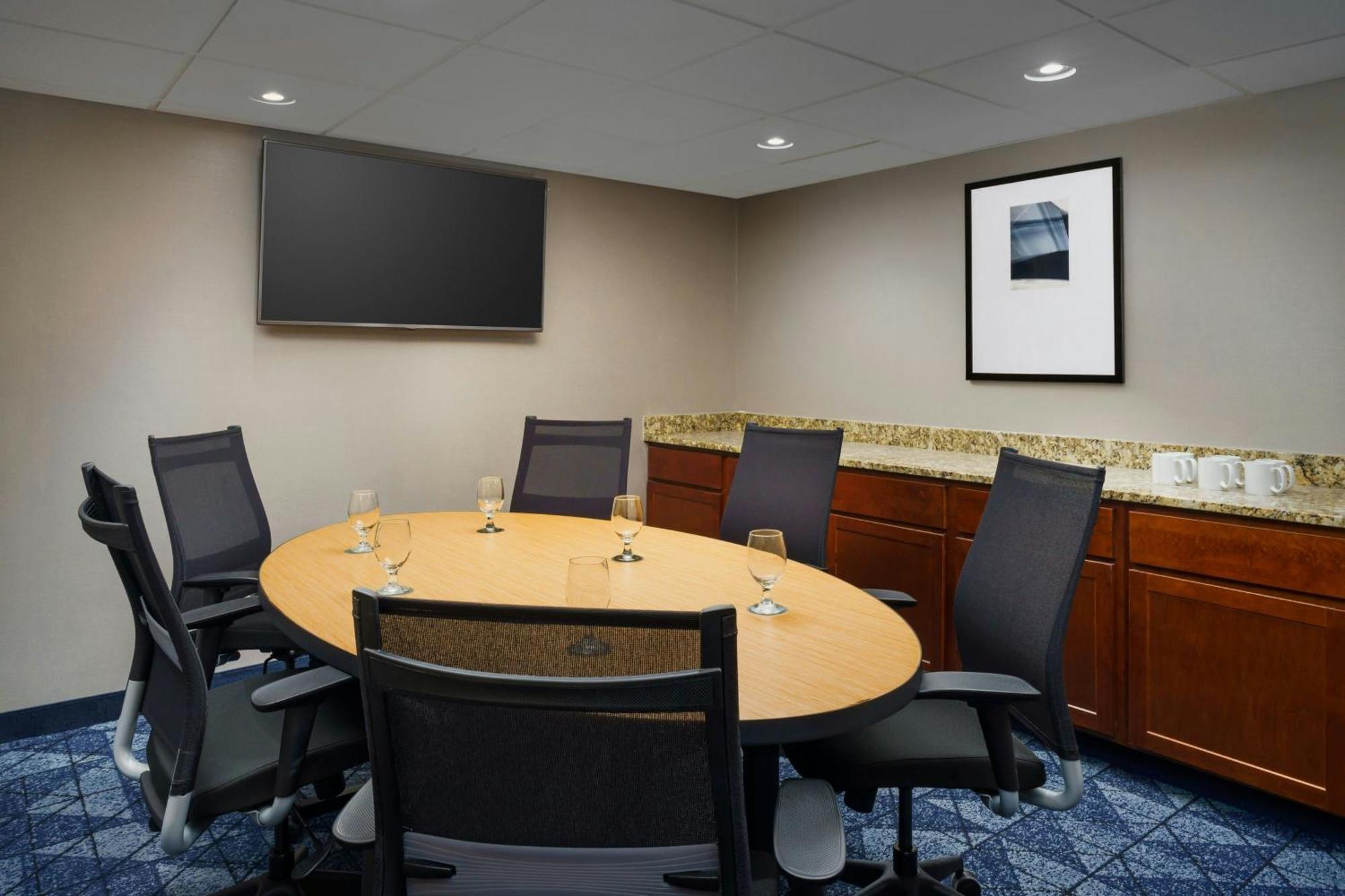 Courtyard Chicago Midway Airport Hotel Bedford Park Екстериор снимка
