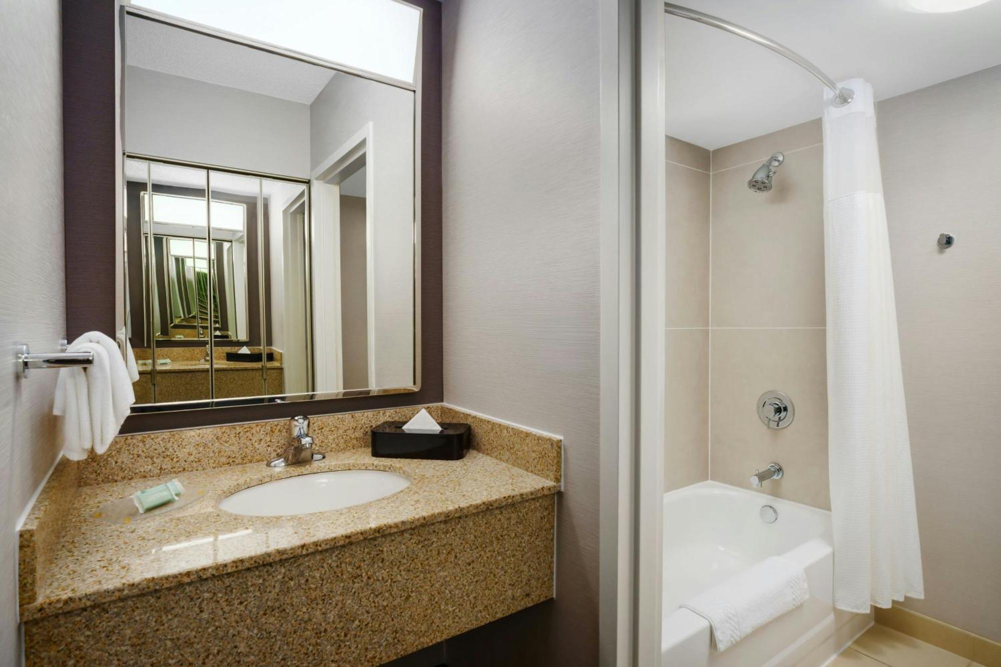 Courtyard Chicago Midway Airport Hotel Bedford Park Екстериор снимка