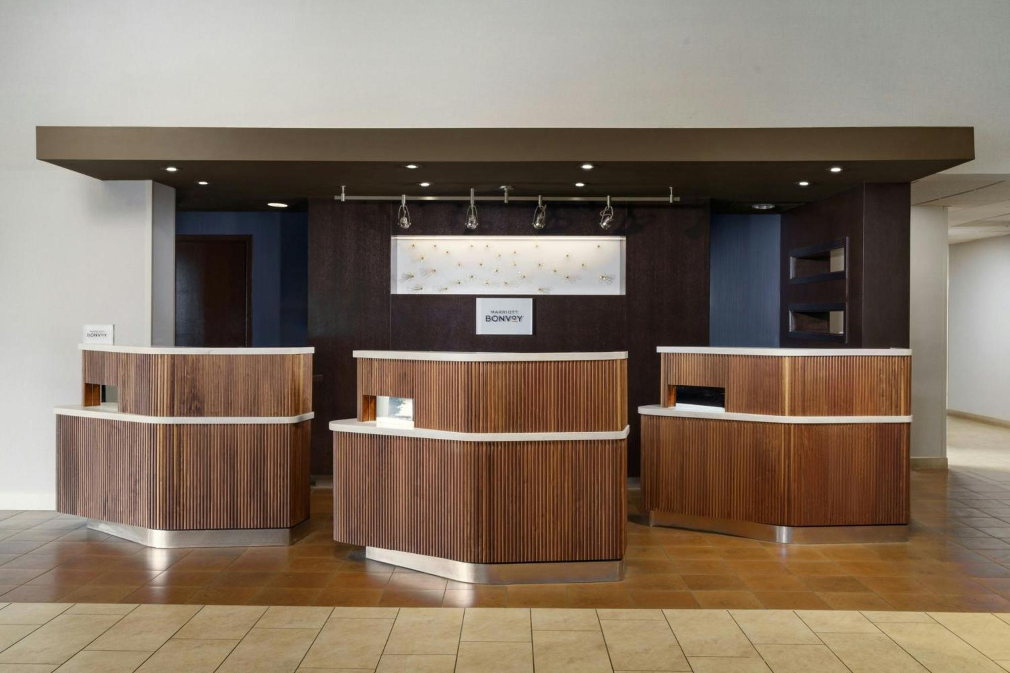 Courtyard Chicago Midway Airport Hotel Bedford Park Екстериор снимка